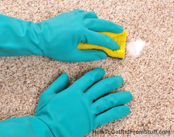 spot-cleaning-carpet